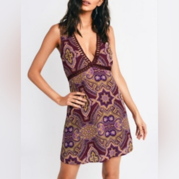 NWT Tobi Mauve and Gold Patterned Mini Dress 60's inspired vintage women's Small - Picture 1 of 12